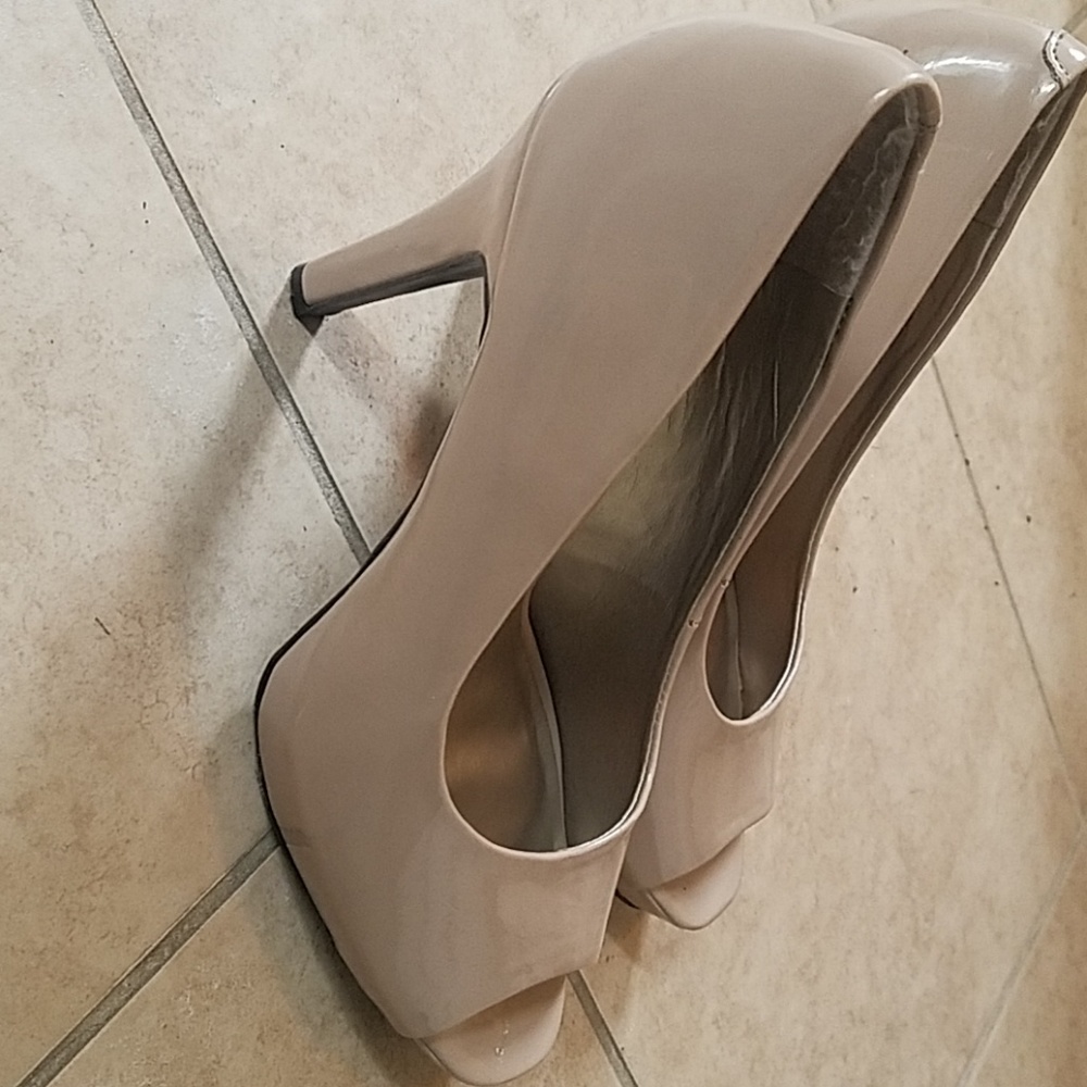 Shoes - Picture 2 of 4